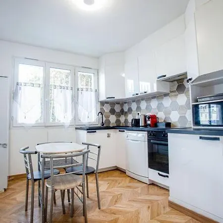 House 4 * Aulnay-sous-Bois